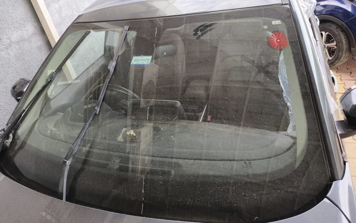 Front Windshield Glass(2)_MOT15185057_1725008514751