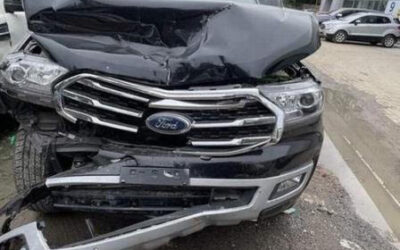 FORD ENDEAVOUR-2.2L 4X2 TITANIUM AT (2019)-AHMEDABAD,GUJARAT, (WITH RC)