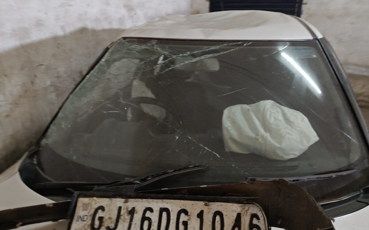 Front Windshield Glass(1)_1740384761520_1016549_MOT15880103_24_02_2025_13_42_41