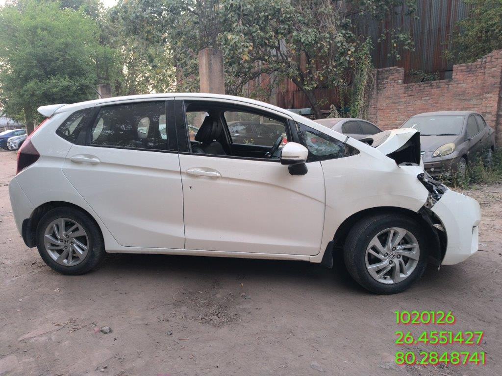 HONDA JAZZ,2015,Petrol,KANPUR,UP(WITH RC) - Image 4