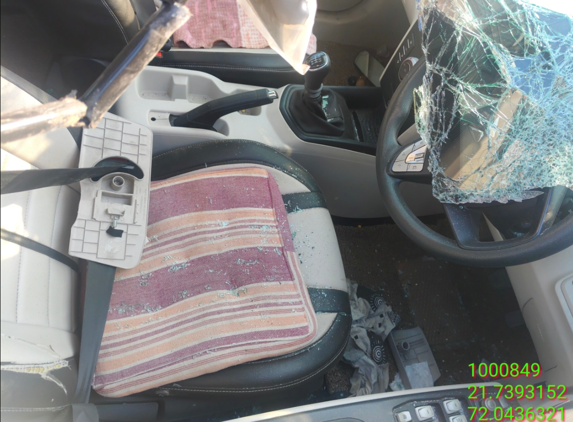 MAHINDRA XUV 300 1.5 W6,2023, Diesel, BHAVNAGAR,GJ(WITH RC)