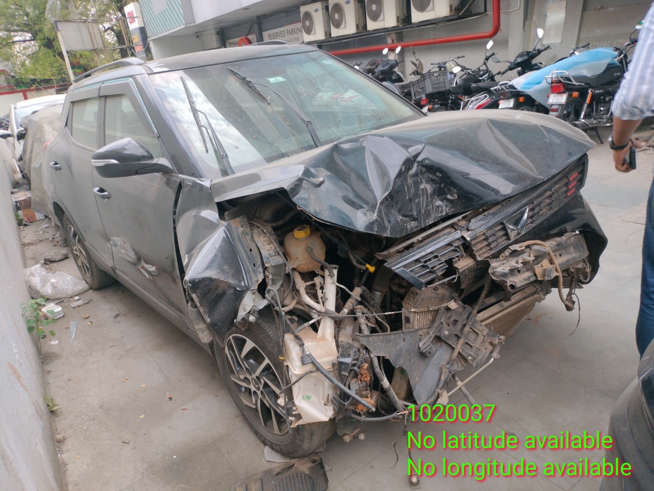 MAHINDRA XUV 300 1.2 W8,2023,Petrol,NAGPUR,MH(WITH RC)