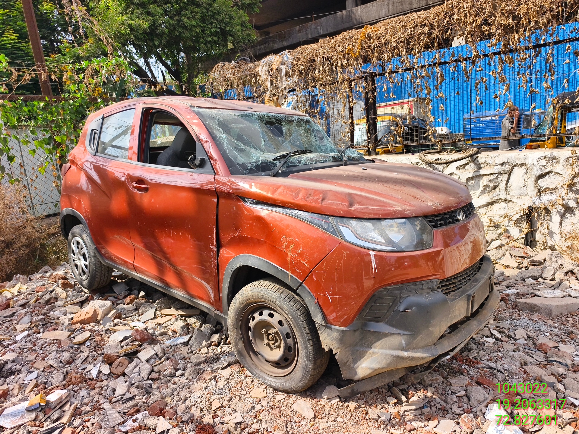 MAHINDRA ,KUV100 K4 5 STR ,PETROL,MUMBAI,MH(WITH RC)