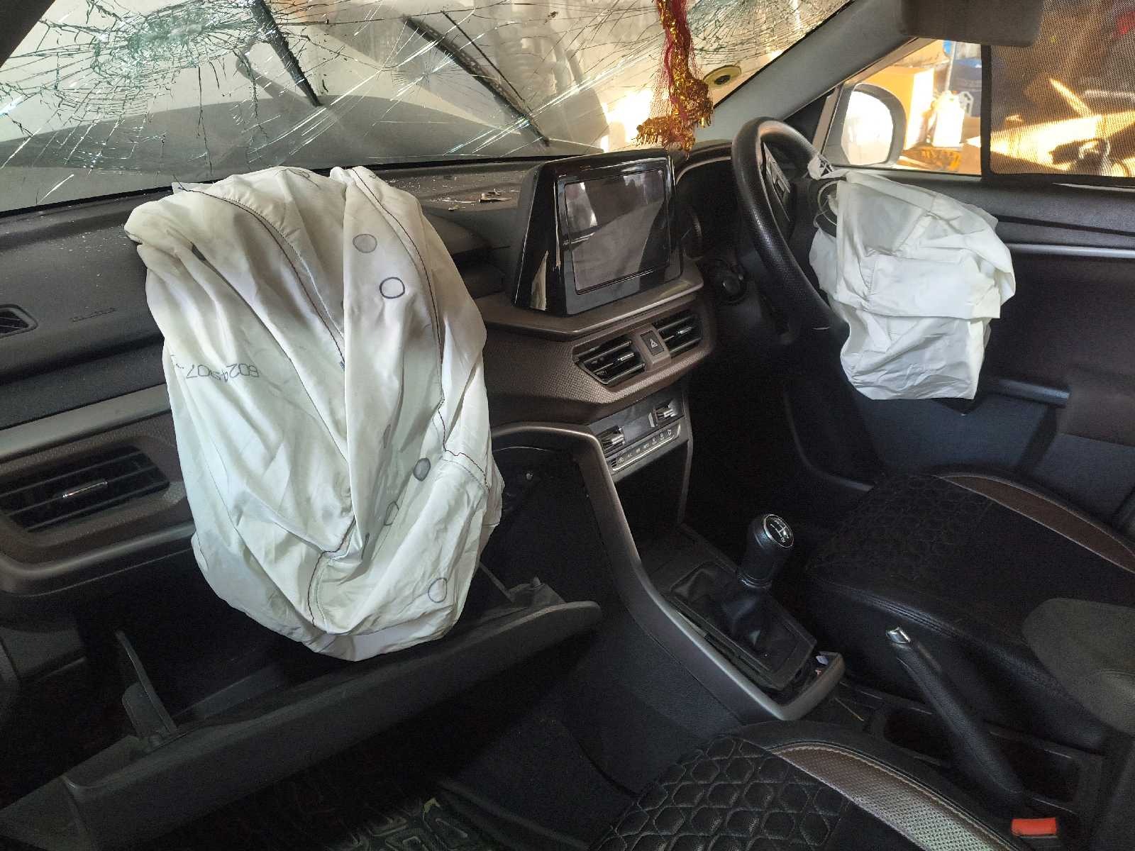 MARUTI BREZZA SMART HYBRID ZXI,PETROL/HYBRID,2023,DELHI (WITH RC)