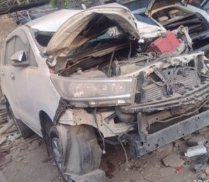 TOYOTA INNOVA CRYSTA 2.4 VX,2016,DIESEL,THANE,MH(WITH RC)