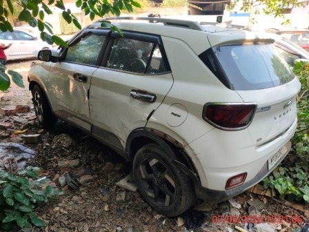 HYUNDAI VENUE BS6,2021,PETROL,Allahabad,Uttar Pradesh(WITH RC)