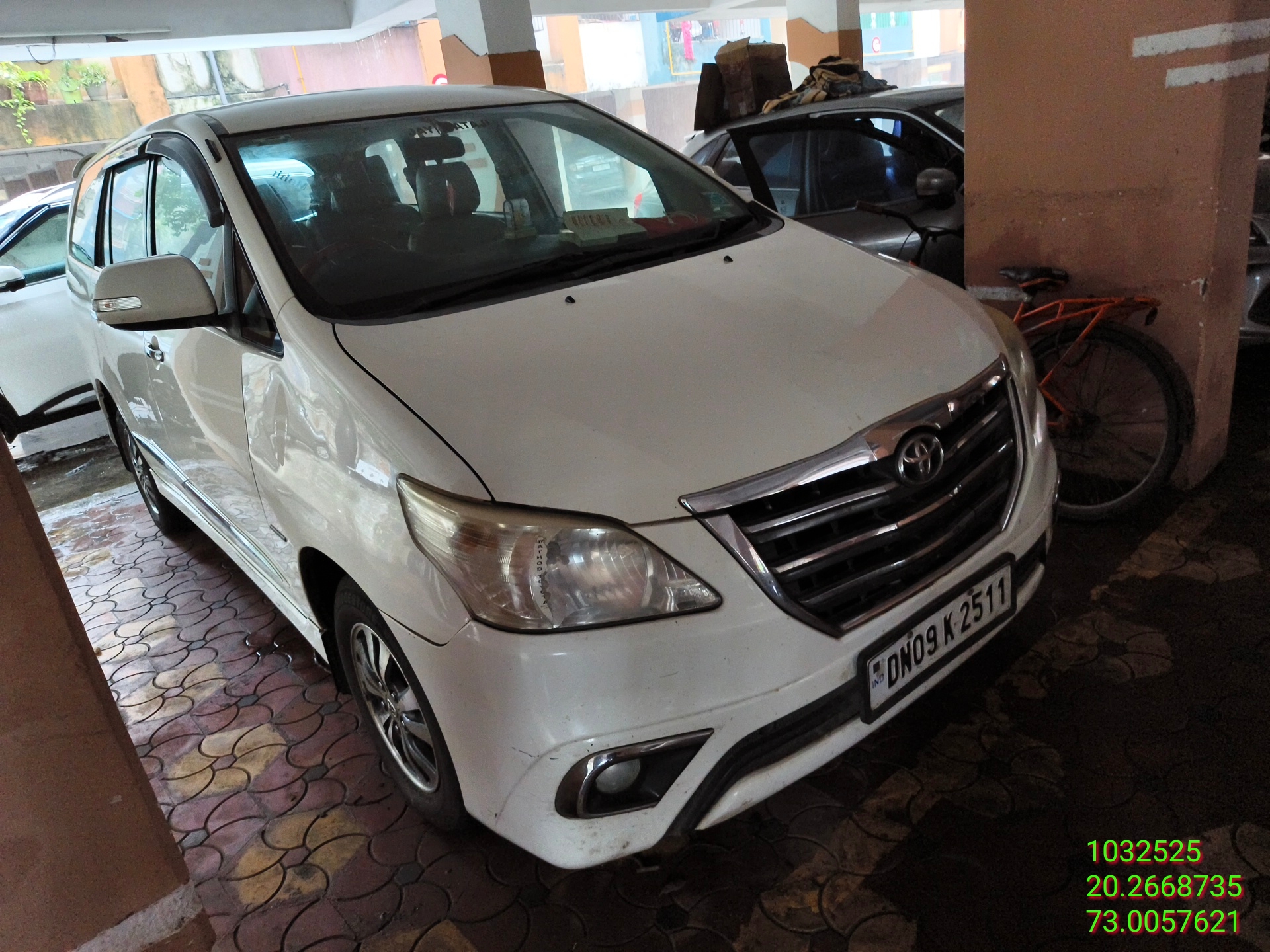 TOYOTA INNOVA 2.5 V,2015,Diesel,VAPI,GJ(WITH RC)