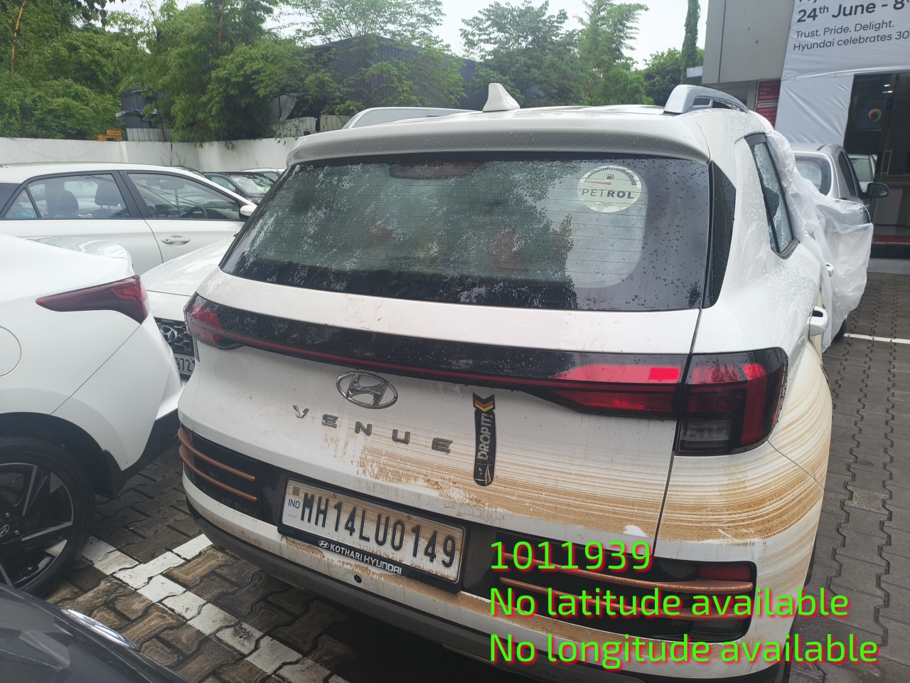 HYUNDAI VENUE 1.2 S,2024,Petrol,PUNE,MH(WITH RC)